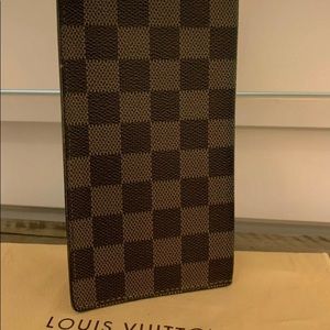 Authentic louis vuttion wallet in good conditio